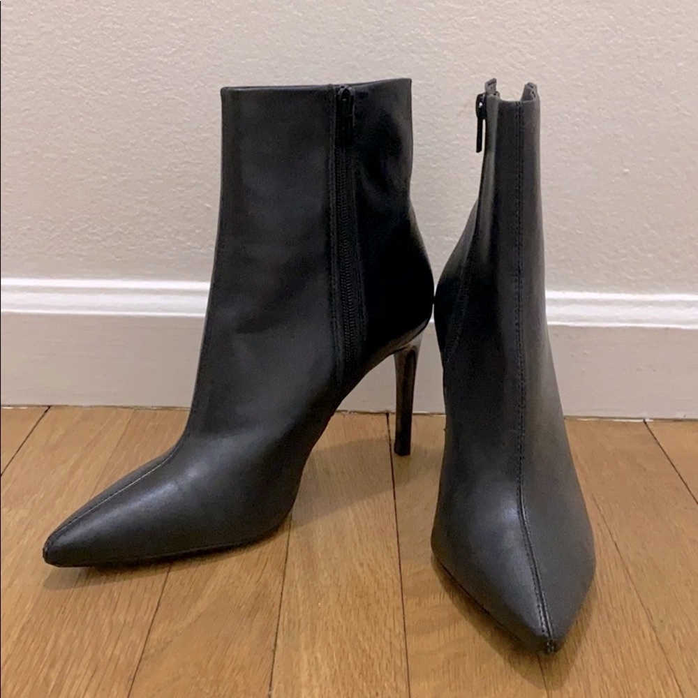 CALVIN KLEIN pointed heeled boots - Size 8.5